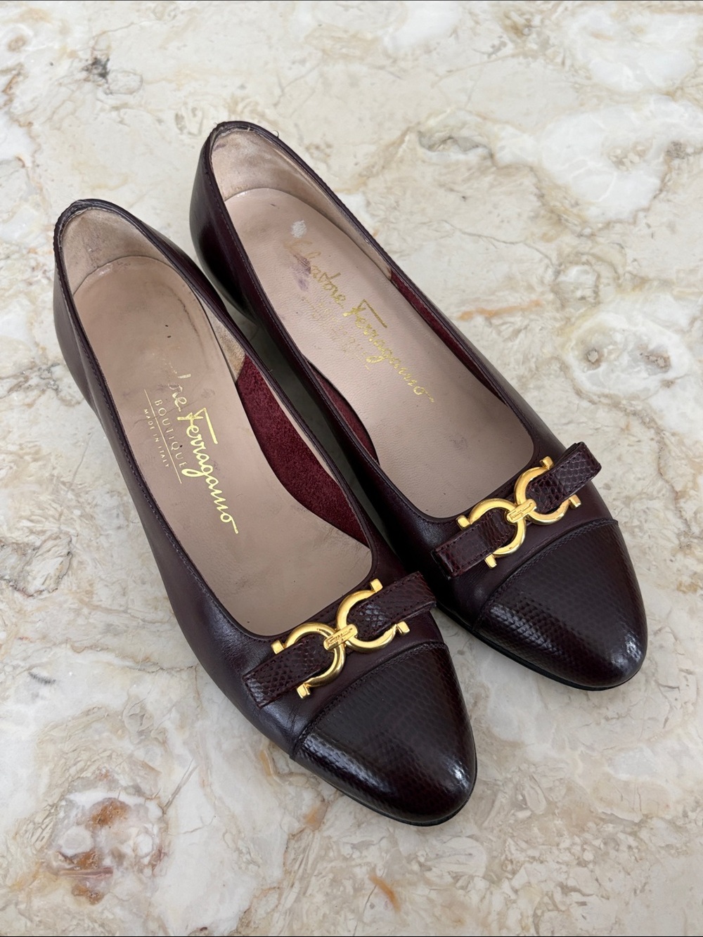 Vintage Salvatore Ferragamo Boutique Gancini Cap Toe Pumps Burgundy Leather 4C